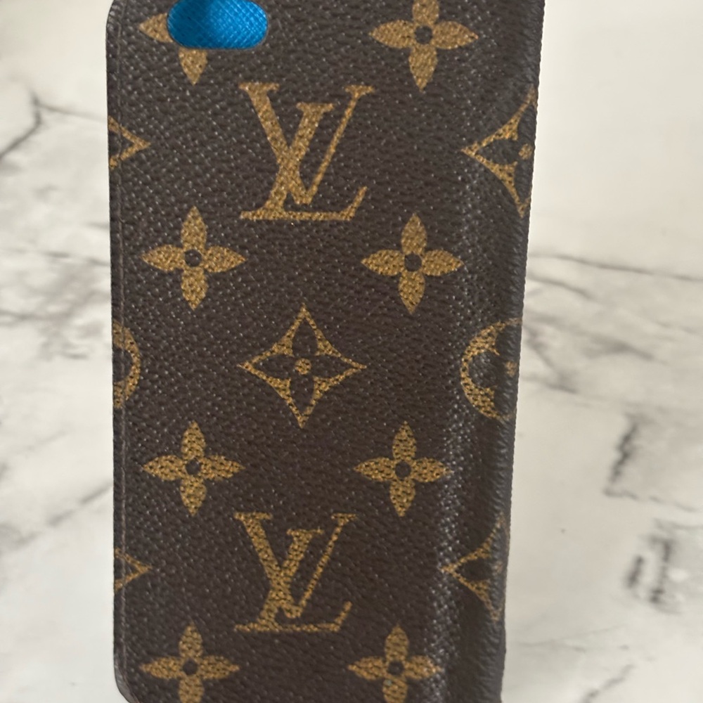 Louis Vuitton Brown and Gold Monogram Case IPhone 6 Plus - Picture 2 of 6